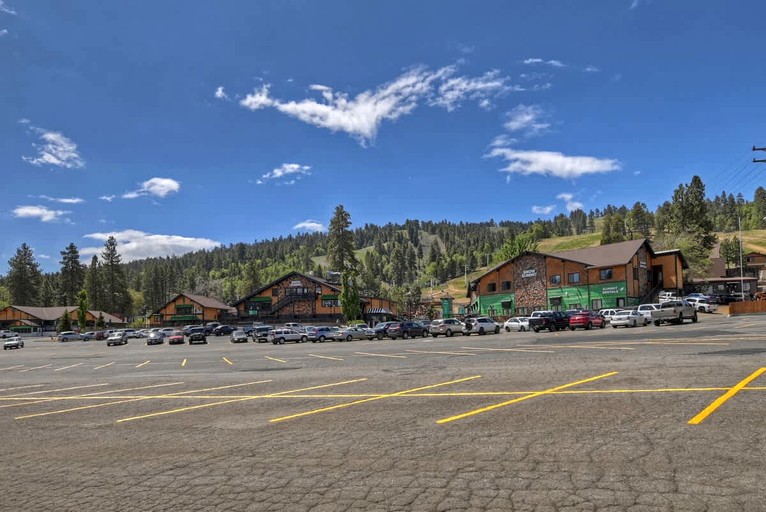 Cabins (United States of America, Big Bear Lake, California)
