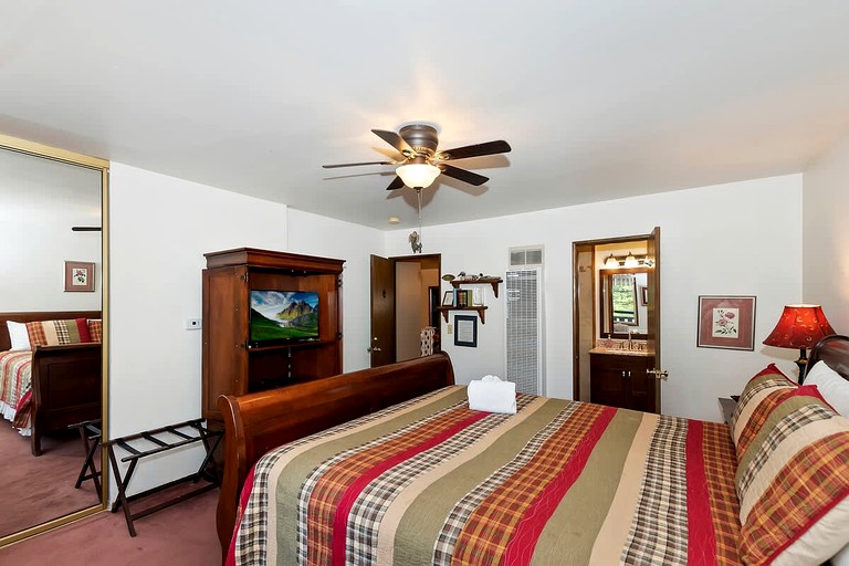 Cabins (United States of America, Big Bear Lake, California)