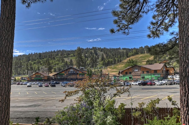 Cabins (United States of America, Big Bear Lake, California)