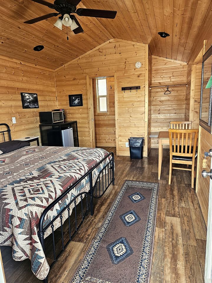 Cozy Cabin for Two in Escalante, Utah - Perfect for a Romantic Mountain Getaway