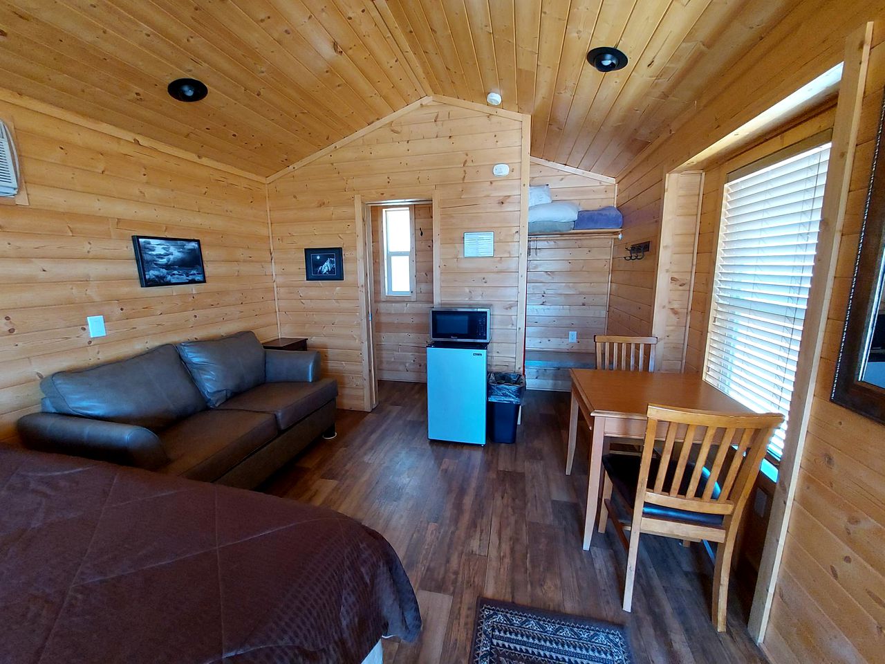 Cozy Cabin for Two in Escalante, Utah - Perfect for a Romantic Mountain Getaway