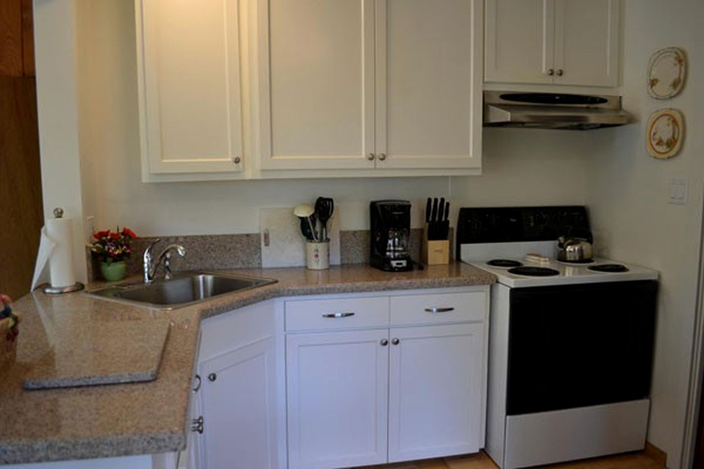 Cozy Cabin with Country Decor near San Jacinto Mountains, California