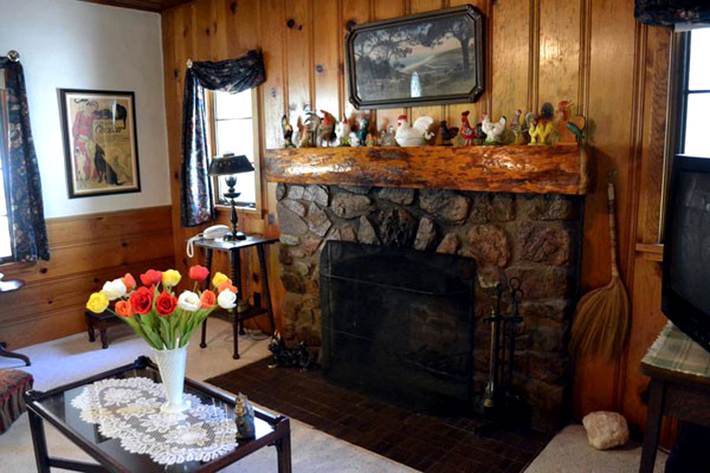 Cozy Cabin with Country Decor near San Jacinto Mountains, California
