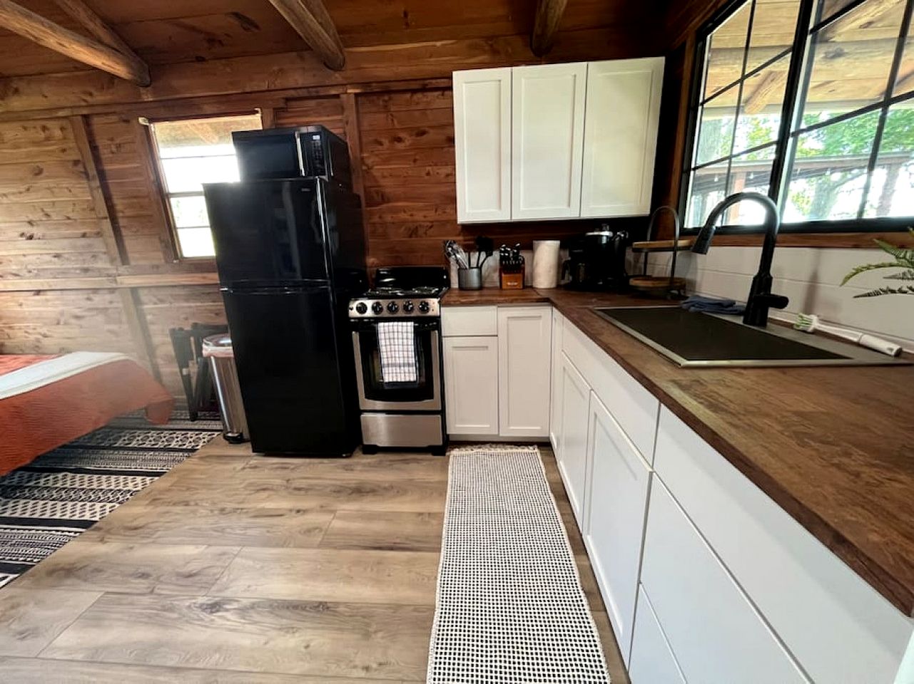 Gorgeous Cabin with Beautiful Views of Toledo Bend Lake for a Relaxing Couples Getaway in Hemphill, Texas
