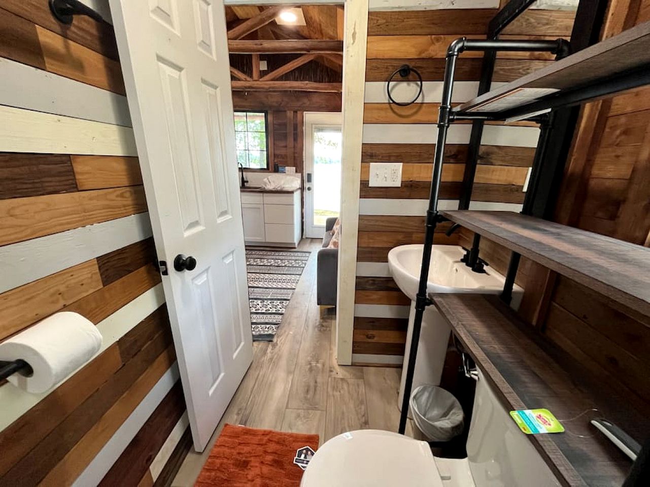 Gorgeous Cabin with Beautiful Views of Toledo Bend Lake for a Relaxing Couples Getaway in Hemphill, Texas