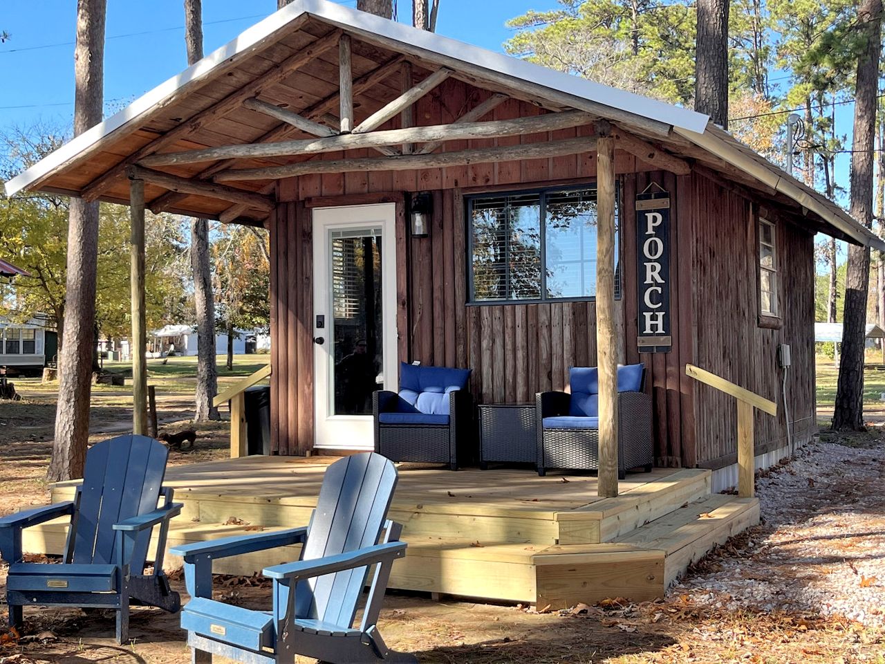 Gorgeous Cabin with Beautiful Views of Toledo Bend Lake for a Relaxing Couples Getaway in Hemphill, Texas