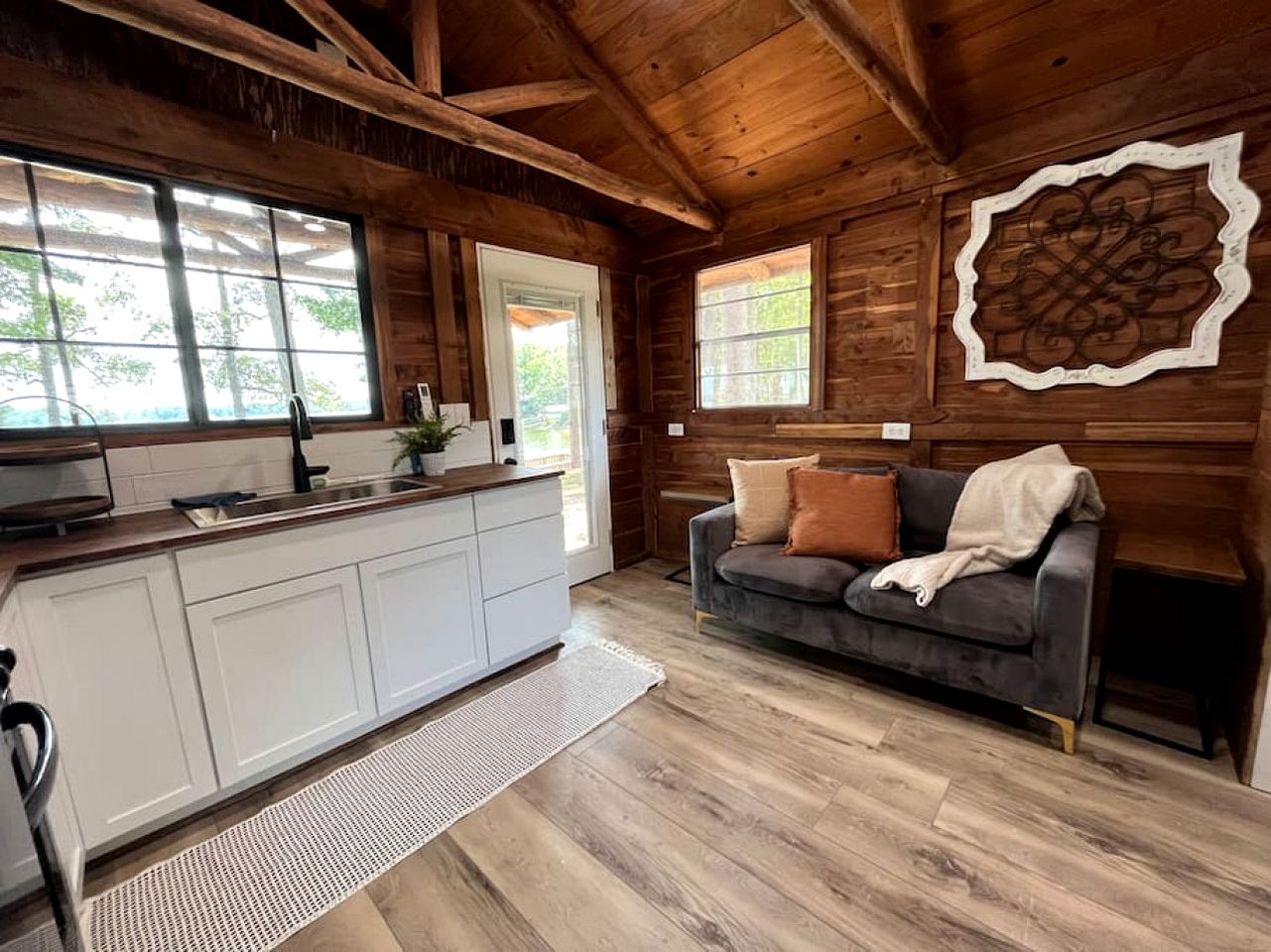 Gorgeous Cabin with Beautiful Views of Toledo Bend Lake for a Relaxing Couples Getaway in Hemphill, Texas