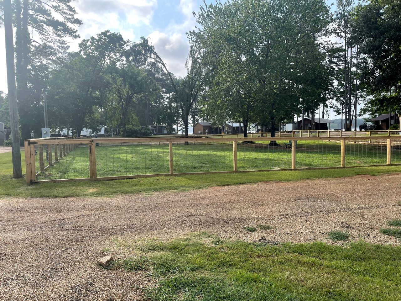 Gorgeous Cabin with Beautiful Views of Toledo Bend Lake for a Relaxing Couples Getaway in Hemphill, Texas