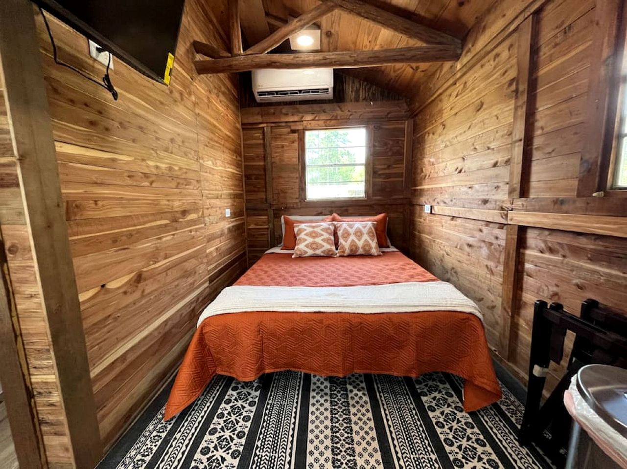 Gorgeous Cabin with Beautiful Views of Toledo Bend Lake for a Relaxing Couples Getaway in Hemphill, Texas