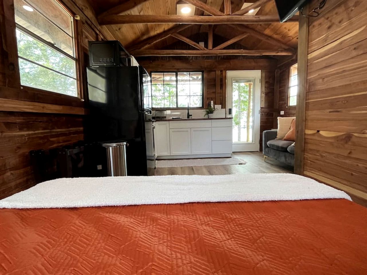 Gorgeous Cabin with Beautiful Views of Toledo Bend Lake for a Relaxing Couples Getaway in Hemphill, Texas