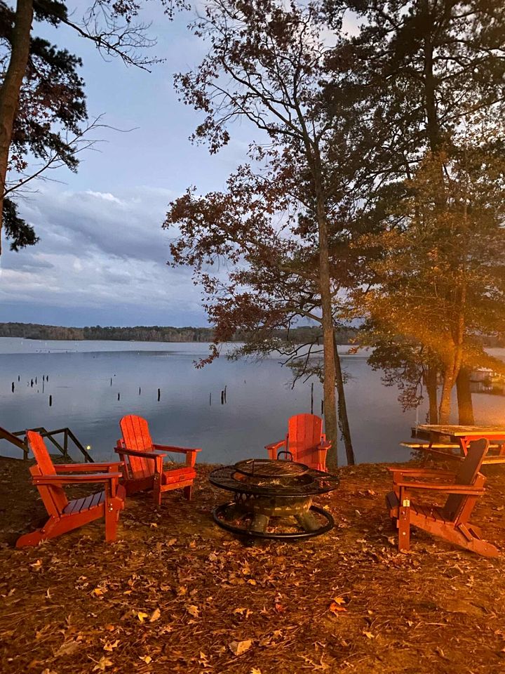 Gorgeous Cabin with Beautiful Views of Toledo Bend Lake for a Relaxing Couples Getaway in Hemphill, Texas