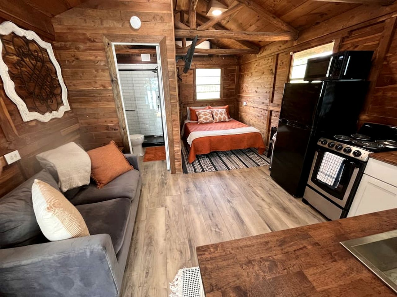 Gorgeous Cabin with Beautiful Views of Toledo Bend Lake for a Relaxing Couples Getaway in Hemphill, Texas