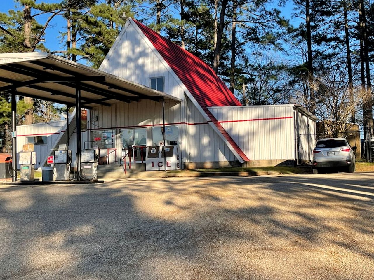 Gorgeous Cabin with Beautiful Views of Toledo Bend Lake for a Relaxing Couples Getaway in Hemphill, Texas