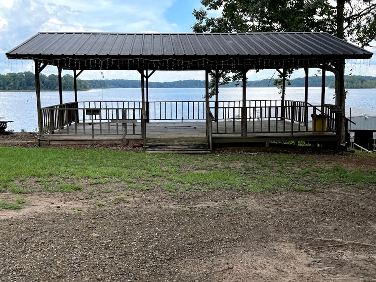 Gorgeous Cabin with Beautiful Views of Toledo Bend Lake for a Relaxing Couples Getaway in Hemphill, Texas