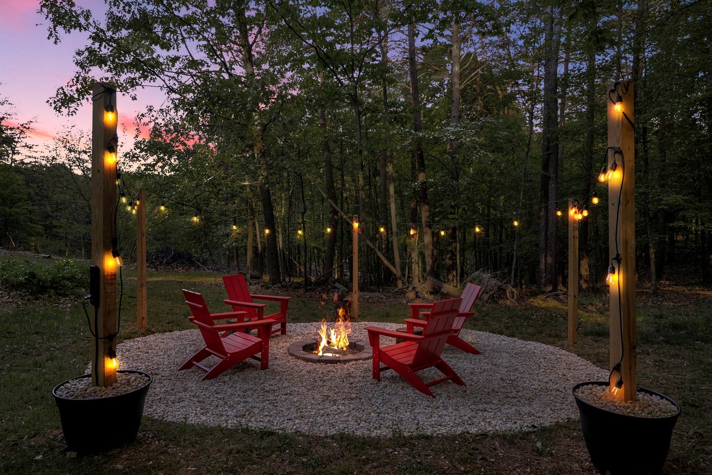 Cozy Chalet Cabin with Hot Tub, Fire Pit, Modern Decor in Bloomery, WV
