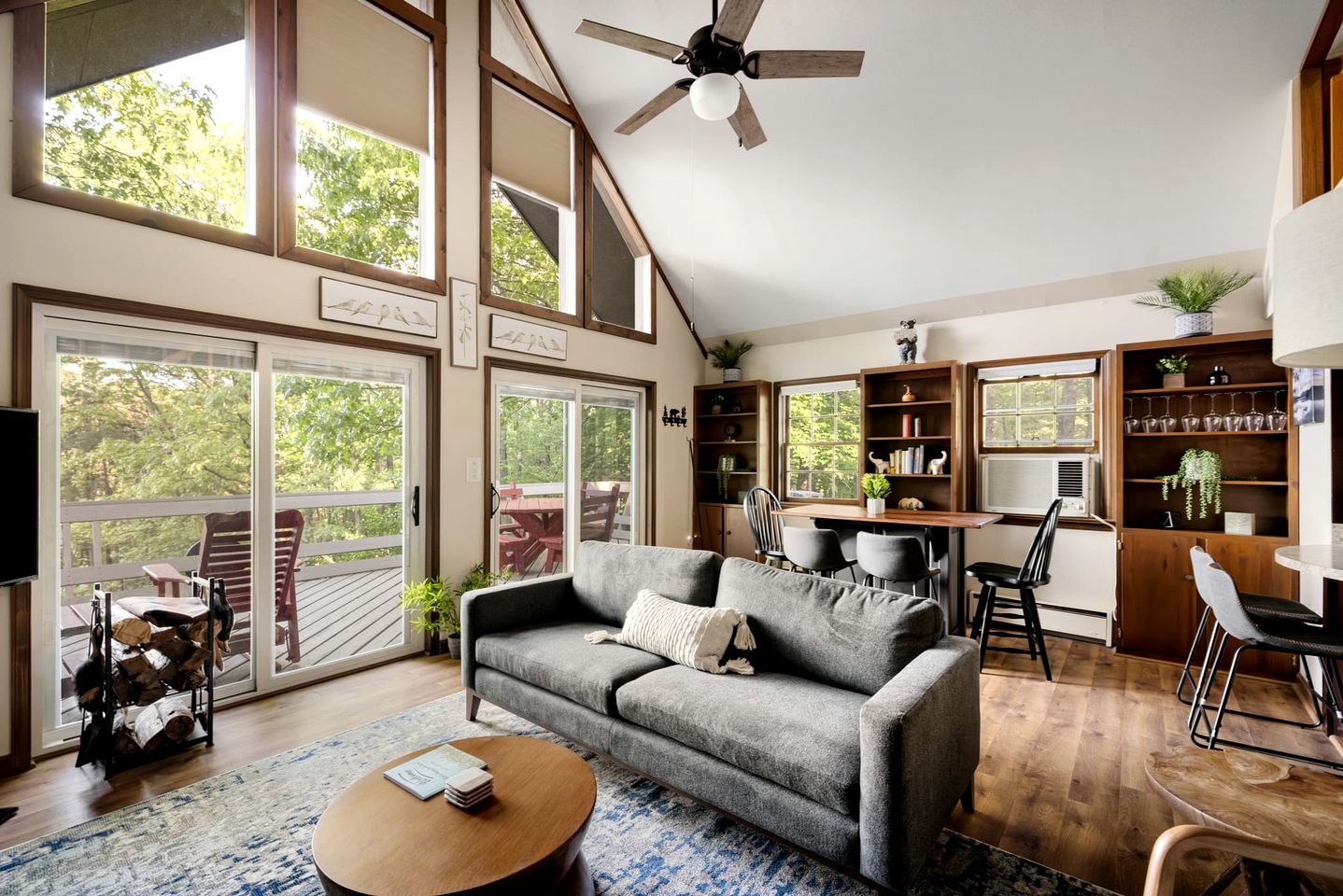 Cozy Chalet Cabin with Hot Tub, Fire Pit, Modern Decor in Bloomery, WV