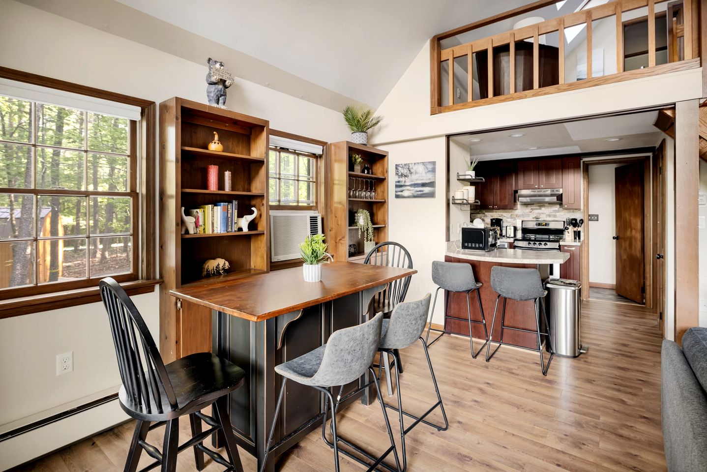 Cozy Chalet Cabin with Hot Tub, Fire Pit, Modern Decor in Bloomery, WV