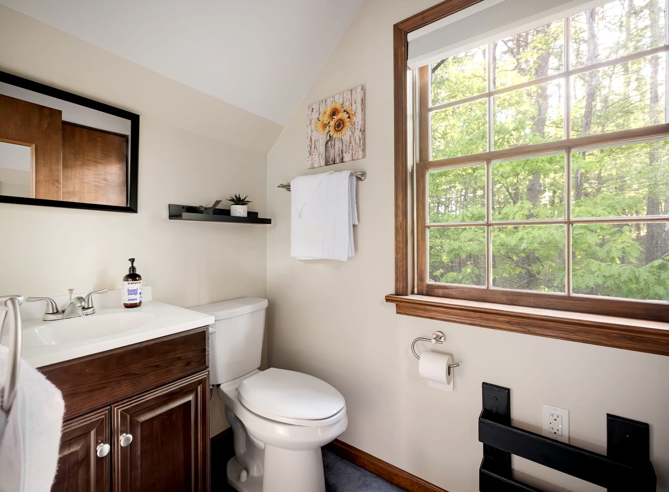 Cozy Chalet Cabin with Hot Tub, Fire Pit, Modern Decor in Bloomery, WV