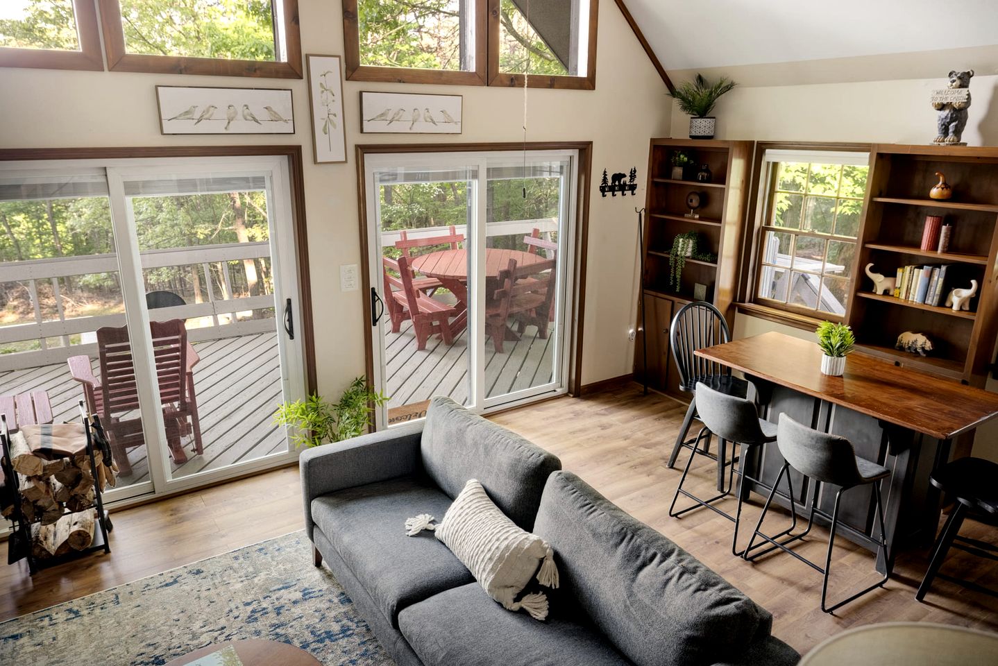 Cozy Chalet Cabin with Hot Tub, Fire Pit, Modern Decor in Bloomery, WV