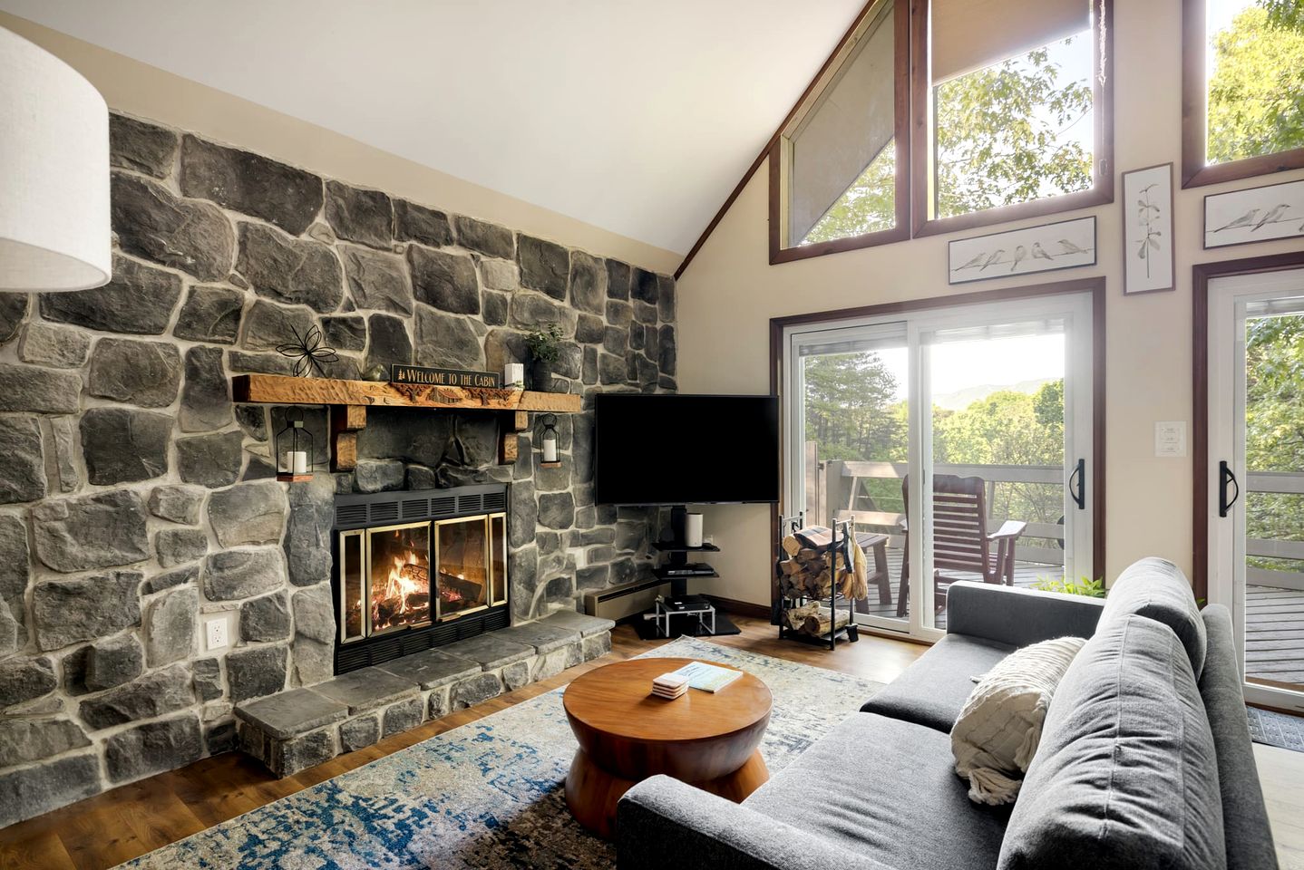 Cozy Chalet Cabin with Hot Tub, Fire Pit, Modern Decor in Bloomery, WV