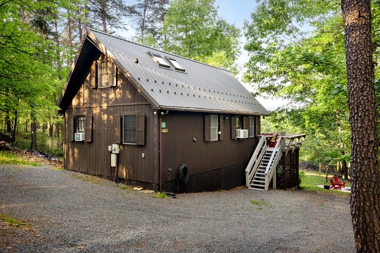 Cabins (United States of America, Bloomery, West Virginia)