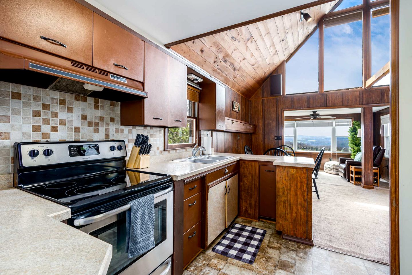 Luxury Glamping Domes & Chalet with Hot Tubs and Mountain Views in Augusta, WV
