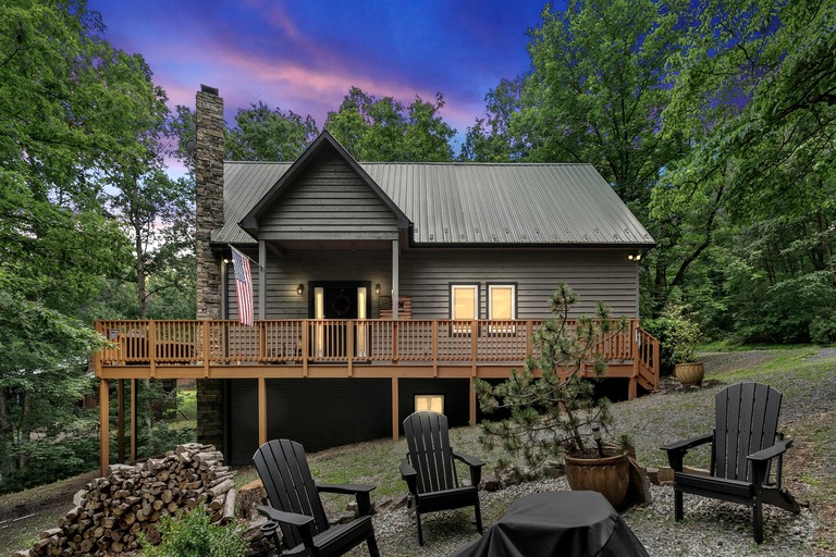Rustic A-Frame Chalet with Hot Tub & Scenic Views in Mount Jackson, Virginia