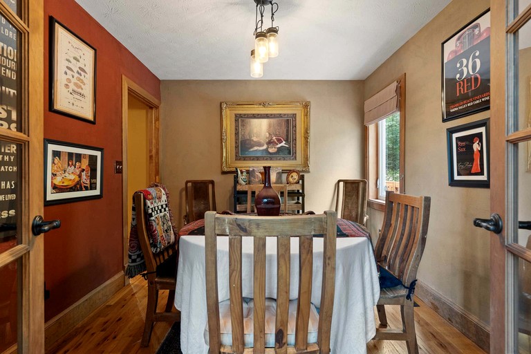 Cabins (United States of America, Mount Jackson, Virginia)