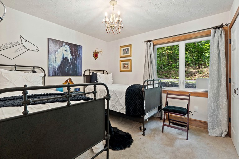 Cabins (United States of America, Mount Jackson, Virginia)