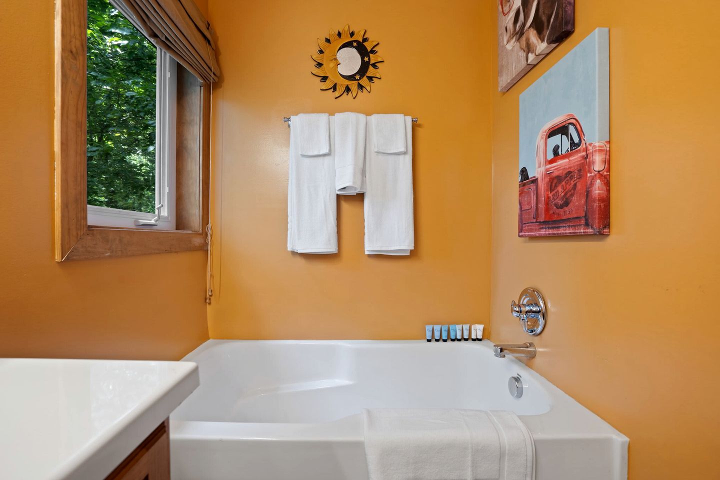 Rustic A-Frame Chalet with Hot Tub & Scenic Views in Mount Jackson, Virginia