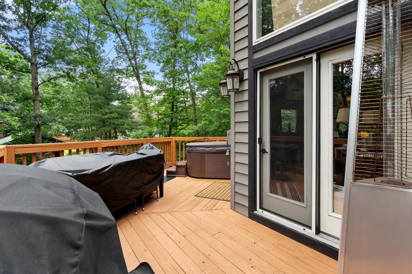 Rustic A-Frame Chalet with Hot Tub & Scenic Views in Mount Jackson, Virginia