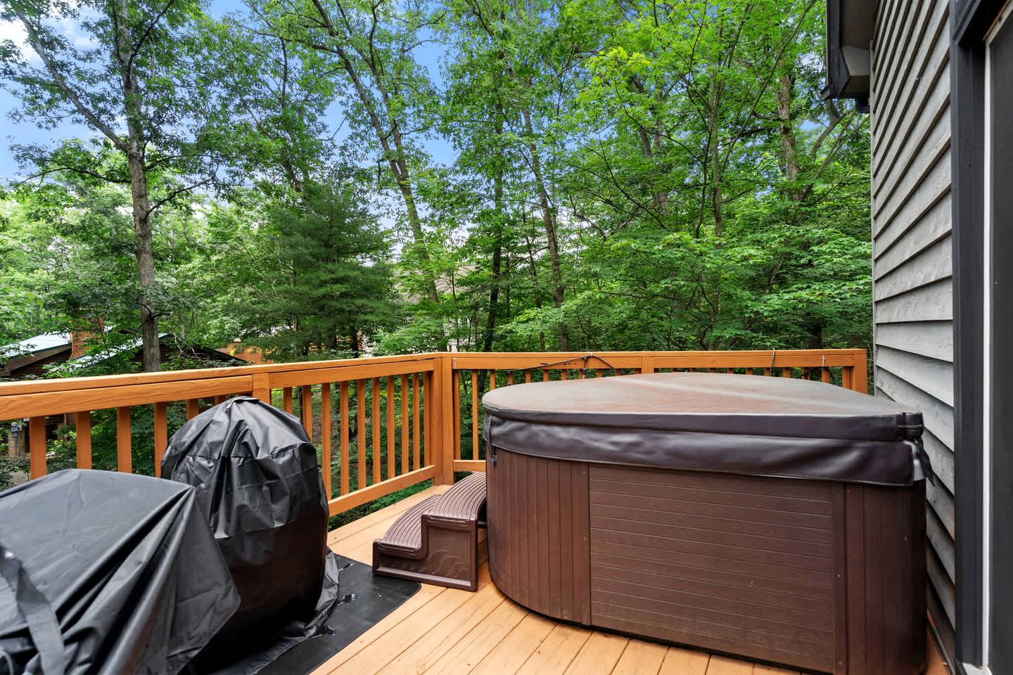 Rustic A-Frame Chalet with Hot Tub & Scenic Views in Mount Jackson, Virginia