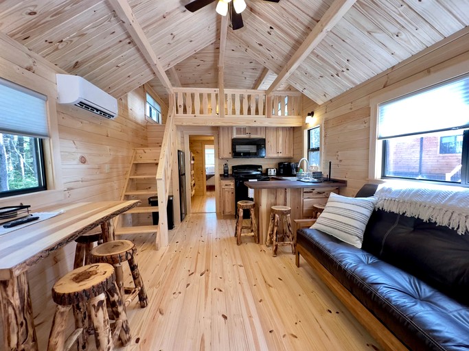 Cabins (United States of America, Steuben, Maine)