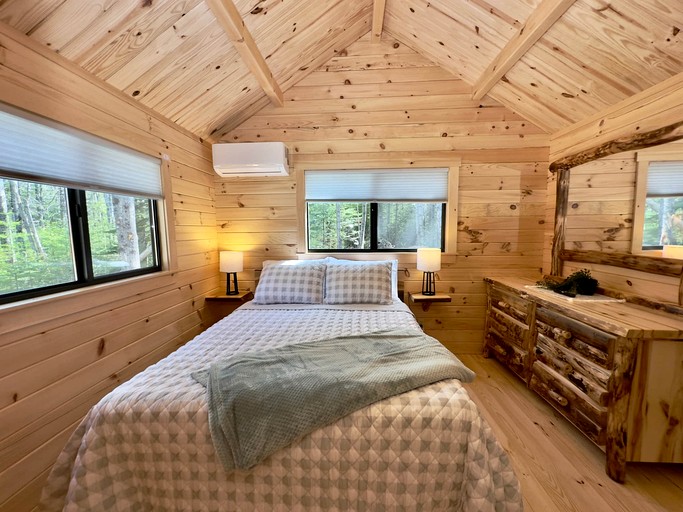 Cabins (United States of America, Steuben, Maine)