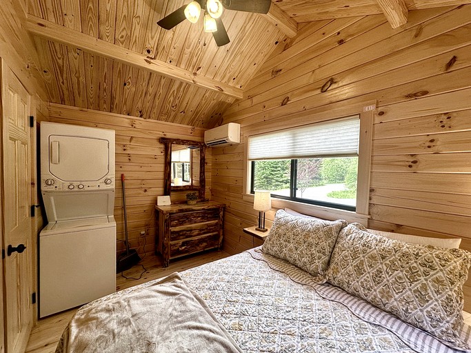 Cabins (United States of America, Steuben, Maine)