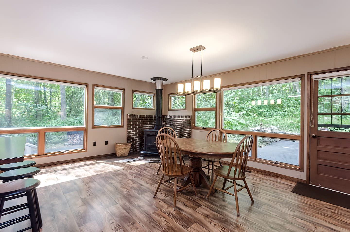 Cozy Colorful Cabin with Hot Tub and Screened-In Porch Close to Many Local Favorites in Berkeley Springs, WV