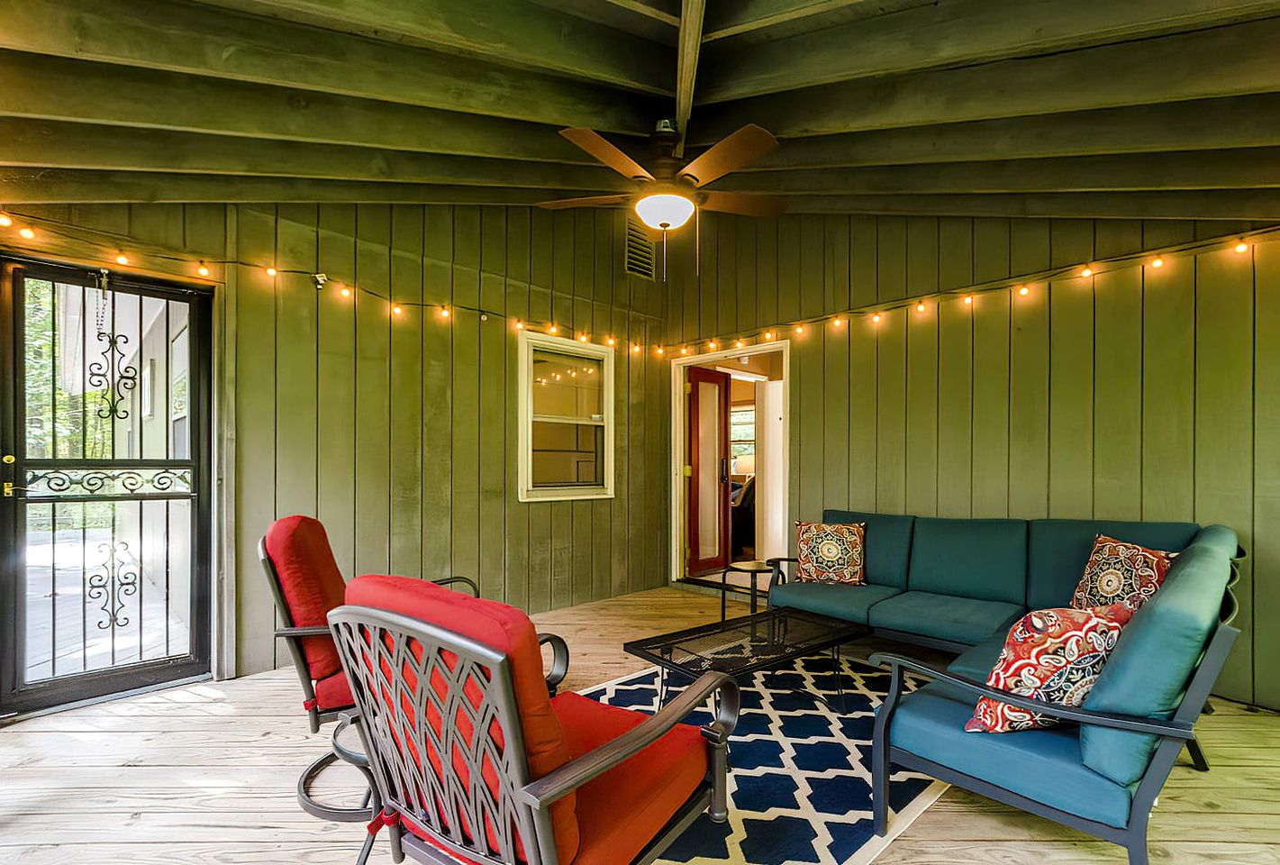 Cozy Colorful Cabin with Hot Tub and Screened-In Porch Close to Many Local Favorites in Berkeley Springs, WV