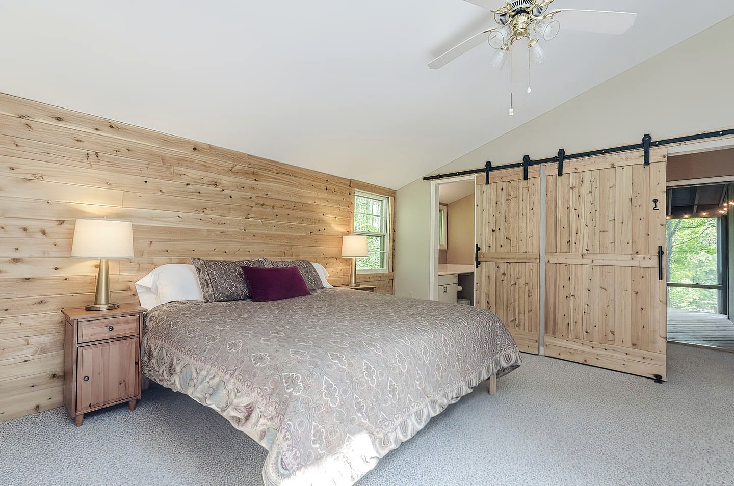 Cozy Colorful Cabin with Hot Tub and Screened-In Porch Close to Many Local Favorites in Berkeley Springs, WV