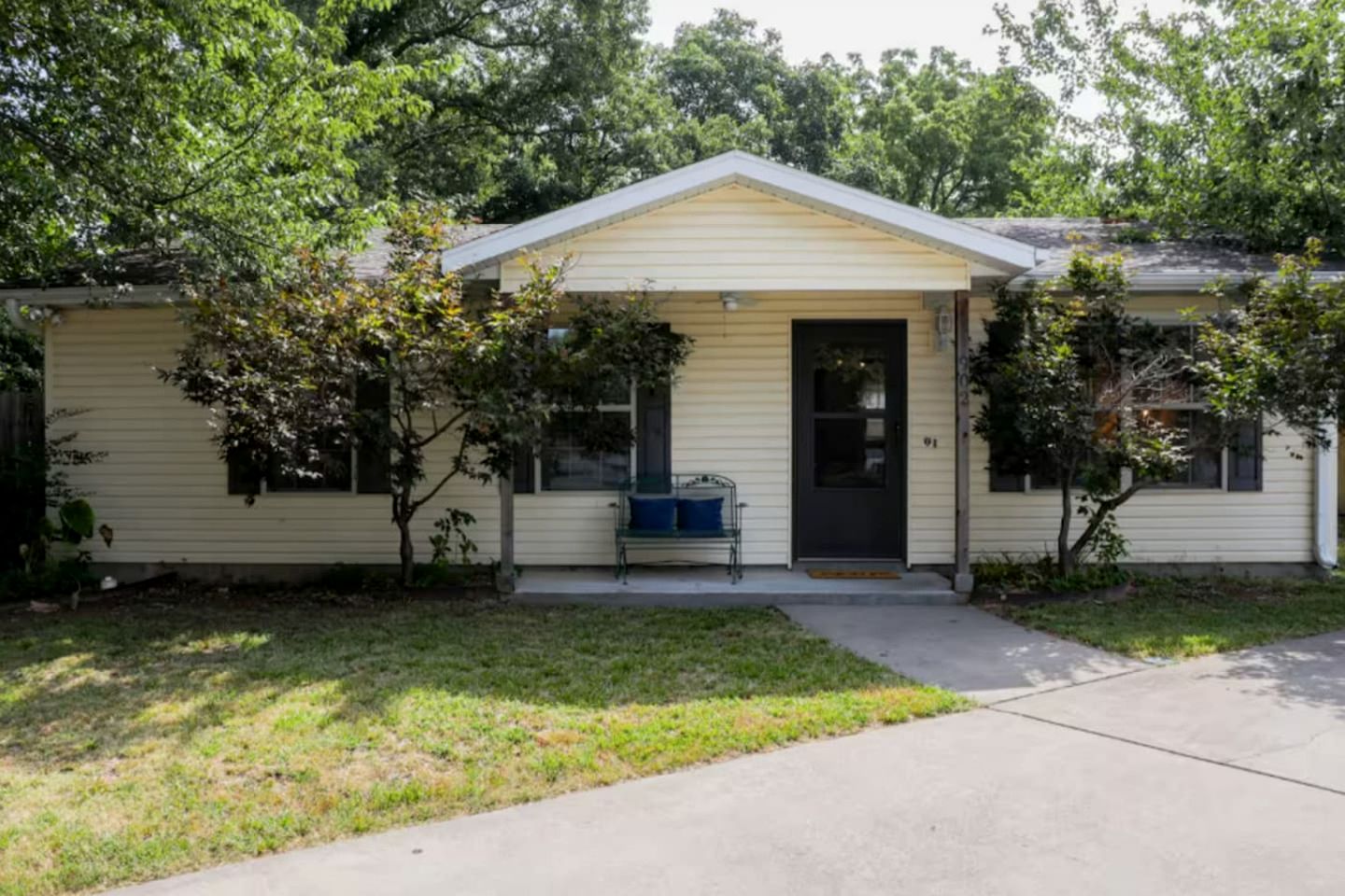 Peaceful Cottage Hideaway with Firepit & Grill in Bentonville, Arkansas