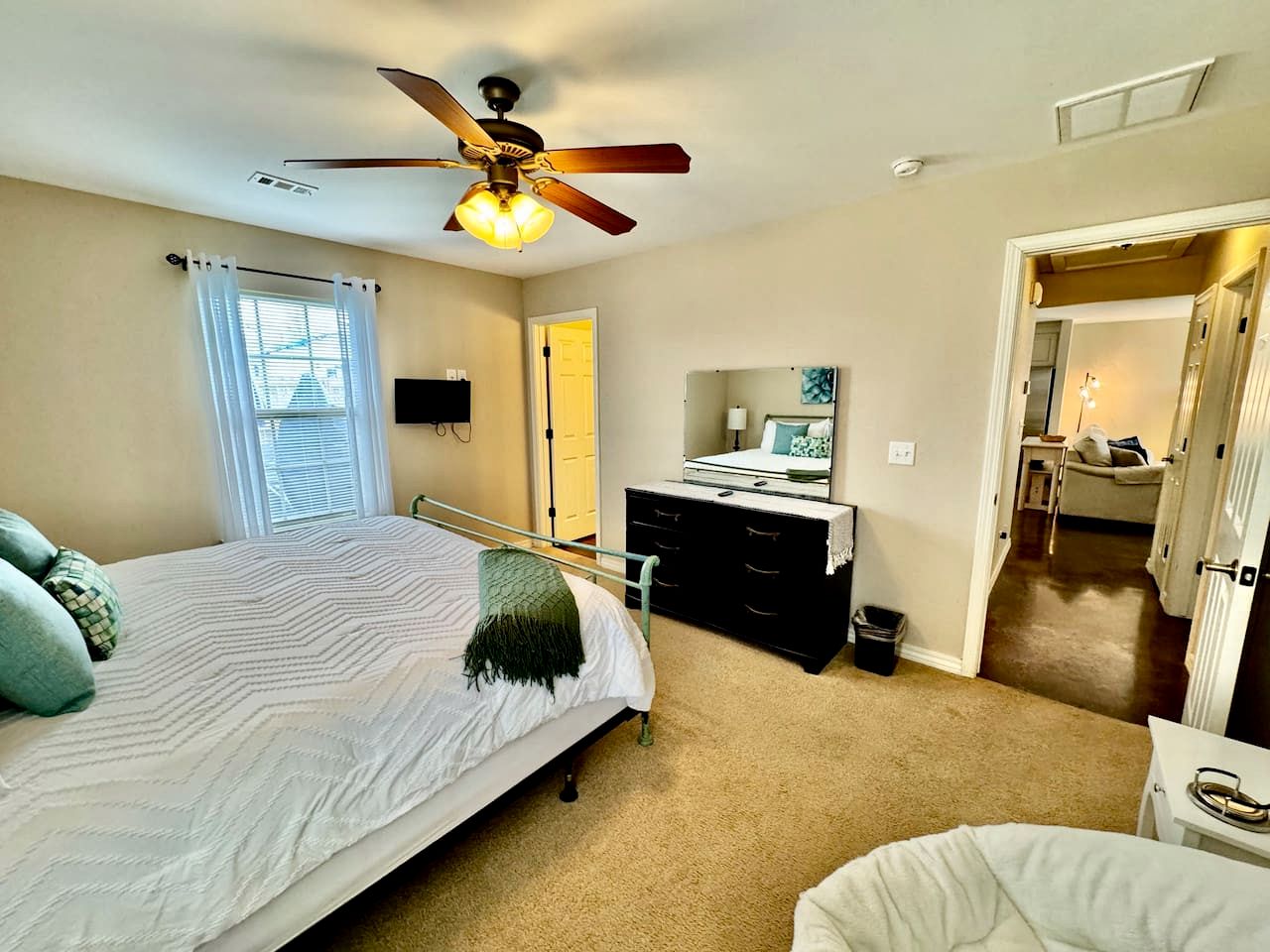 Peaceful Cottage Hideaway with Firepit & Grill in Bentonville, Arkansas