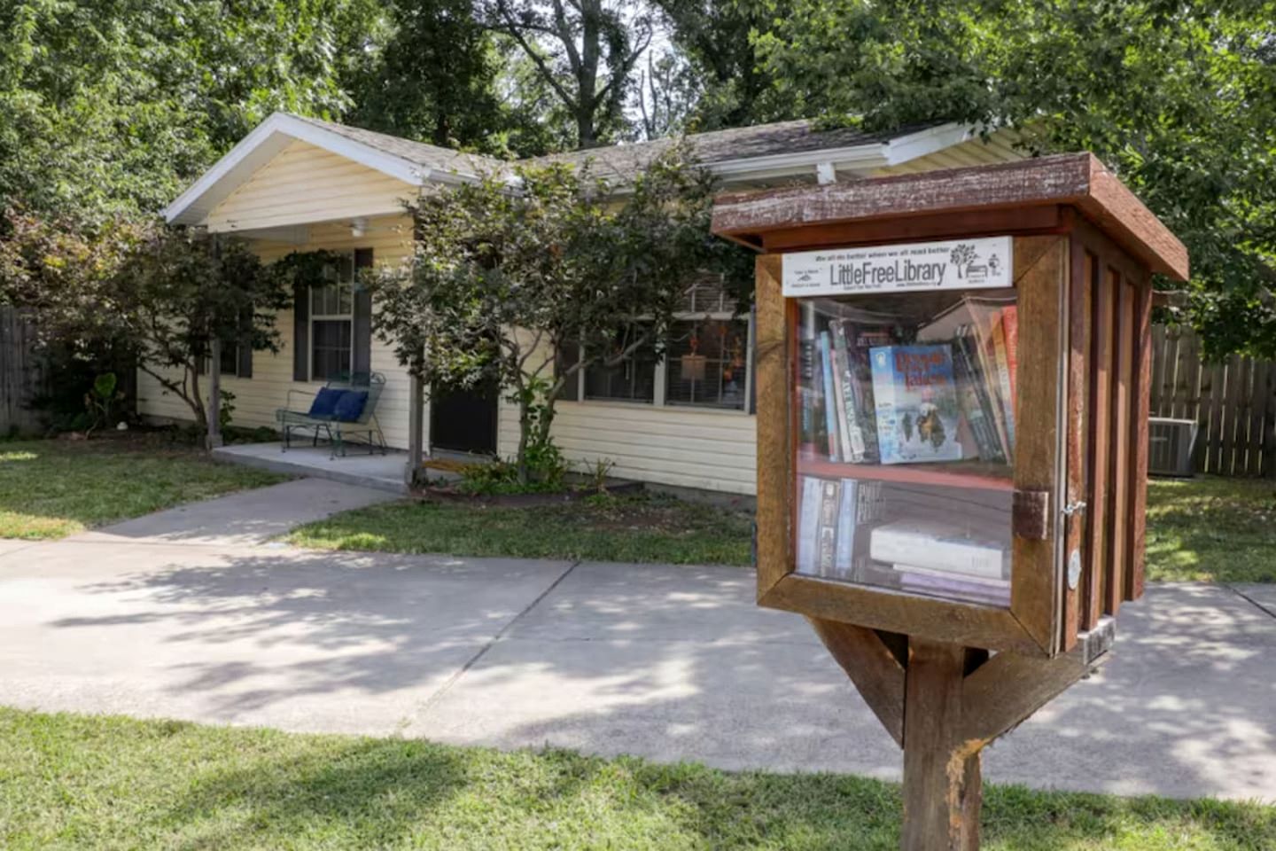 Peaceful Cottage Hideaway with Firepit & Grill in Bentonville, Arkansas