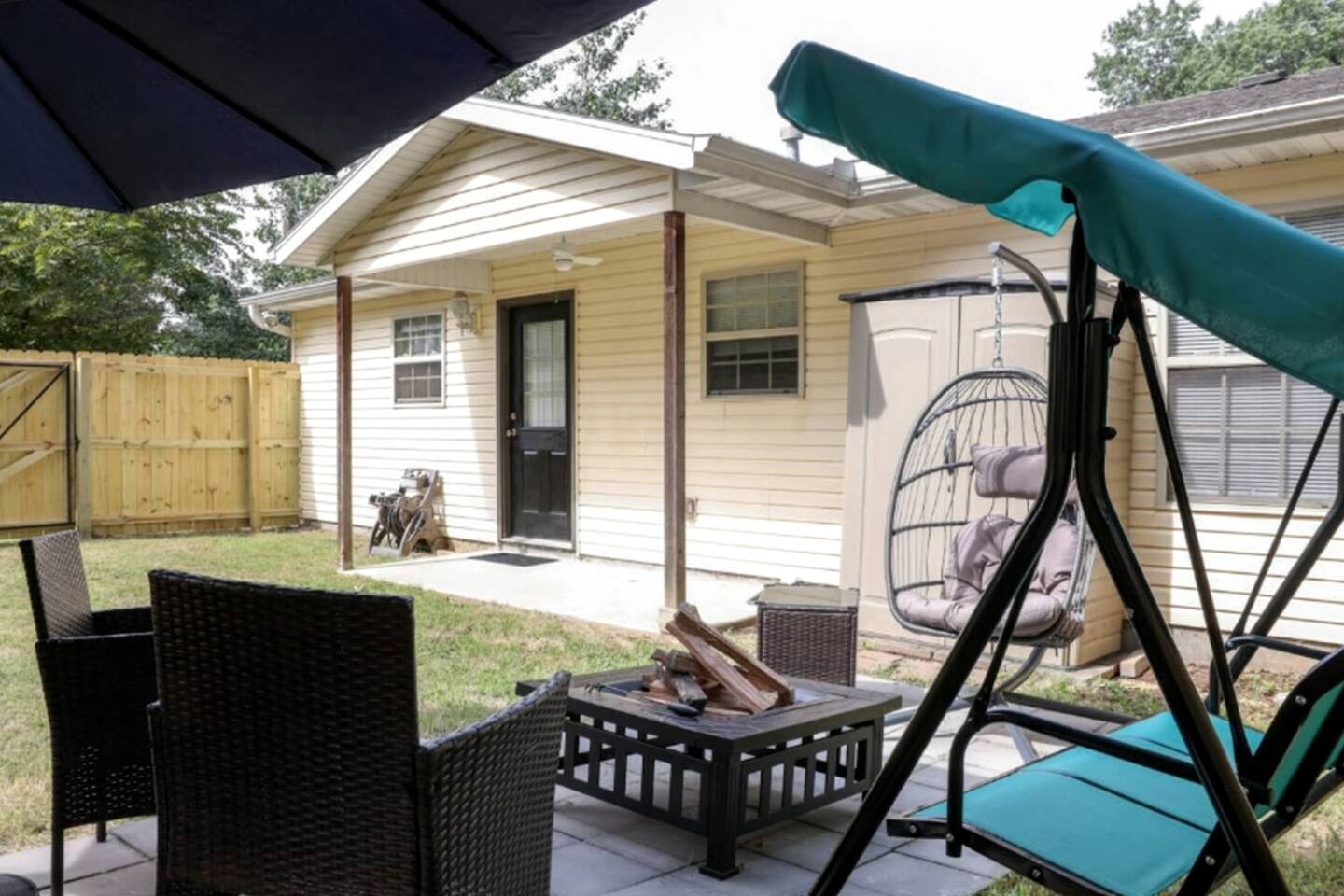 Peaceful Cottage Hideaway with Firepit & Grill in Bentonville, Arkansas