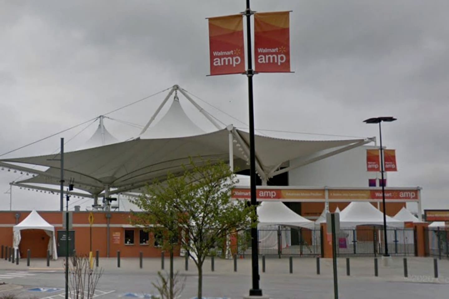 Peaceful Cottage Hideaway with Firepit & Grill in Bentonville, Arkansas