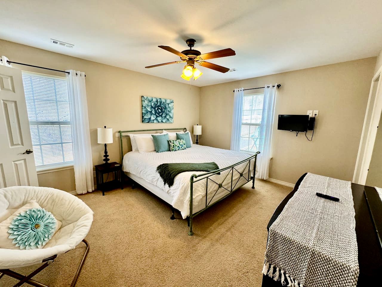 Peaceful Cottage Hideaway with Firepit & Grill in Bentonville, Arkansas