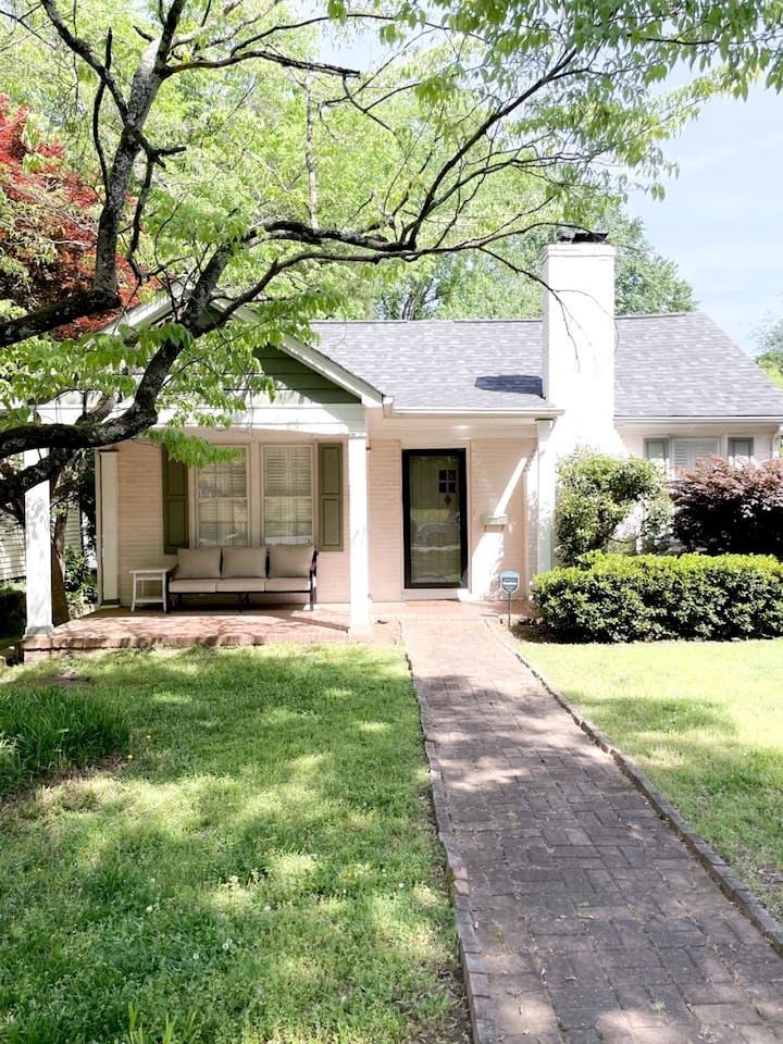 Amazing Cottage with Great Sights in Charlotte, North Carolina