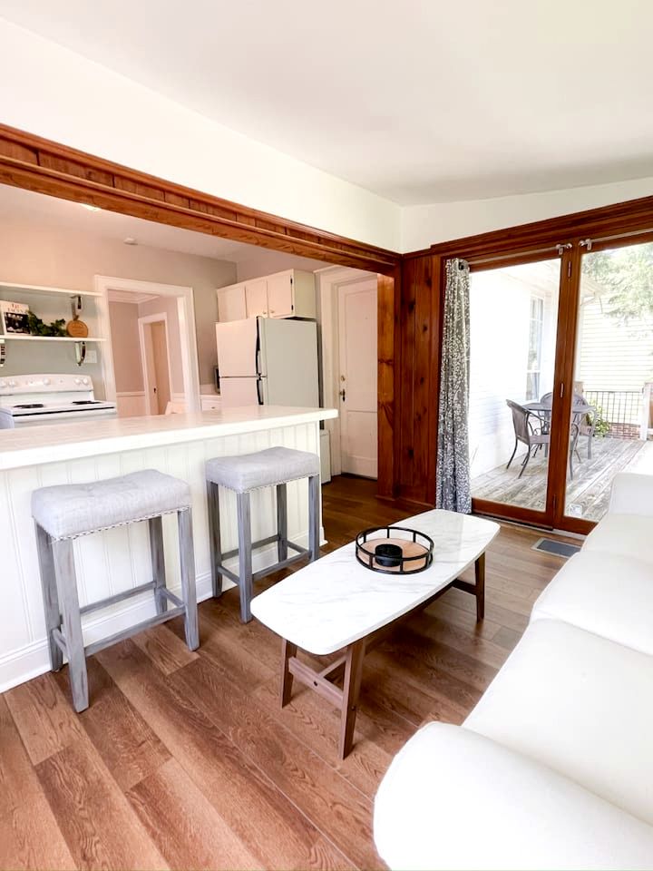 Amazing Cottage with Great Sights in Charlotte, North Carolina