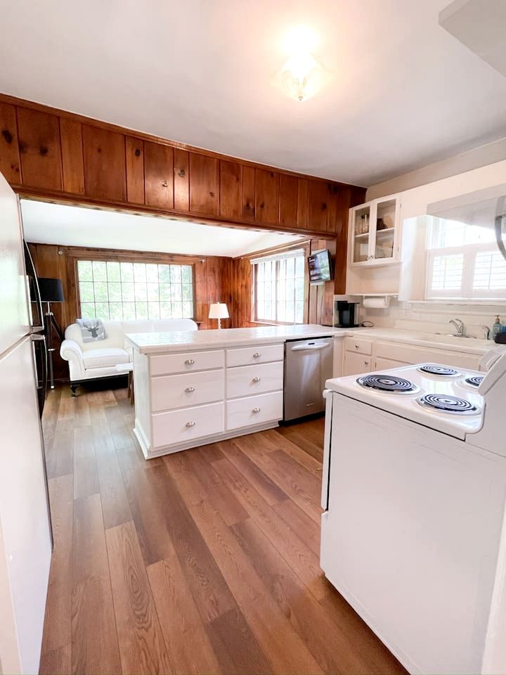 Amazing Cottage with Great Sights in Charlotte, North Carolina