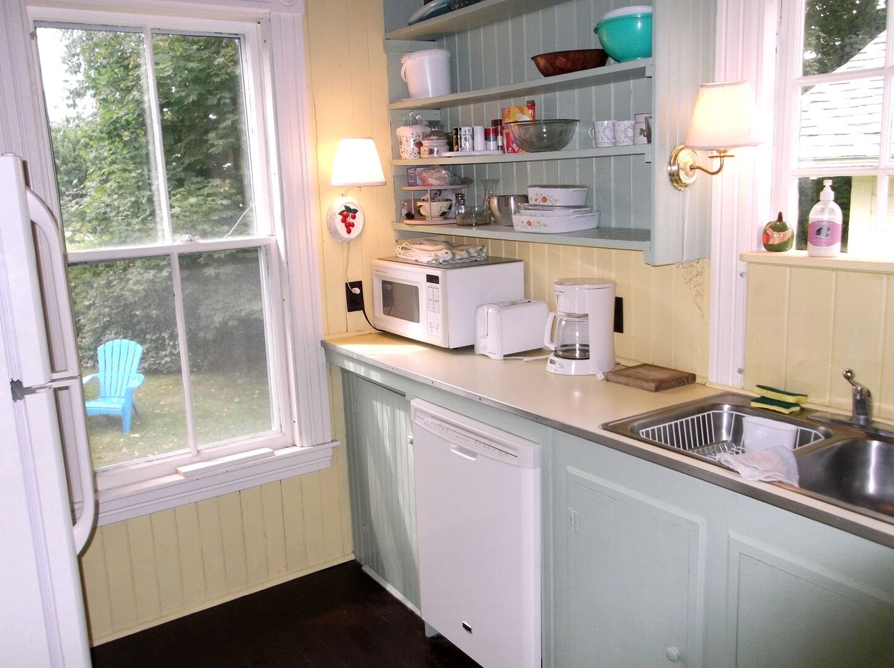 Charming Pet-Friendly Beachfront Cottage near Activities and Attractions in York Beach, Maine