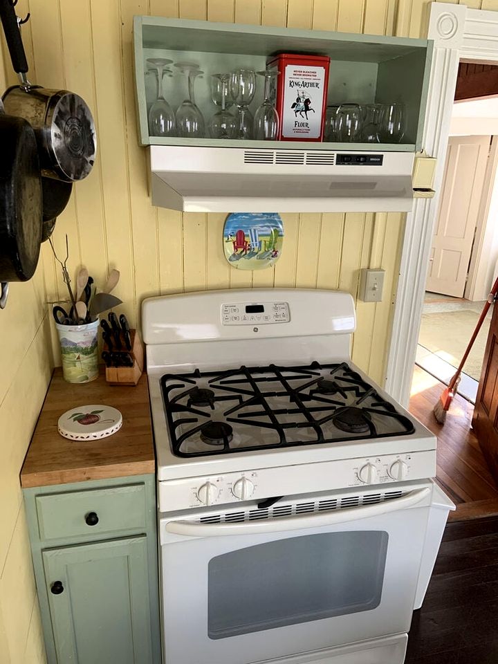 Charming Pet-Friendly Beachfront Cottage near Activities and Attractions in York Beach, Maine