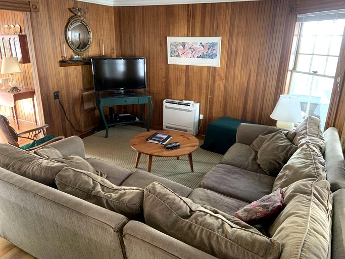 Charming Pet-Friendly Beachfront Cottage near Activities and Attractions in York Beach, Maine